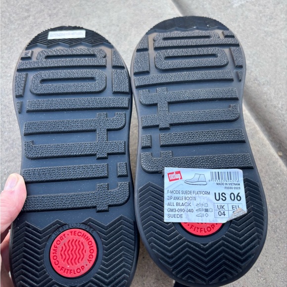 NWT FitFlop Black Suede Ankle Boots - Picture 5 of 7